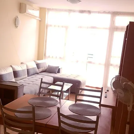公寓 Elit 4 Apartament H12 阳光海滩